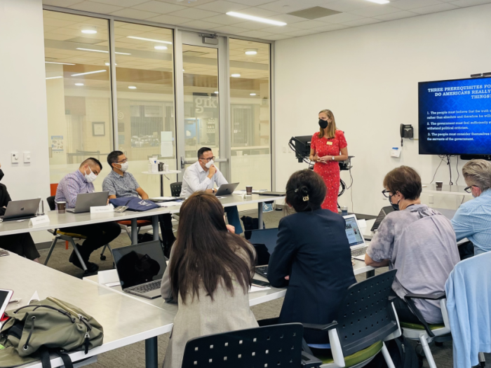 IPDGC Director, Janet Steele presents a brief history of the U.S. press to the Fellows.