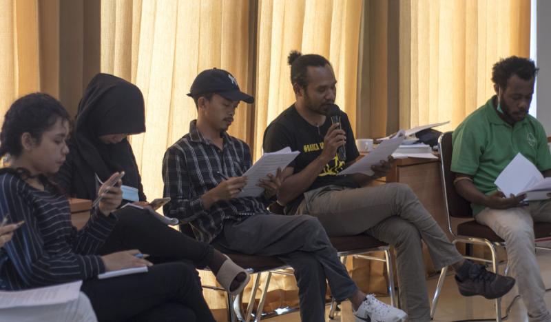 Narrative Journalism Tour: Students Learning